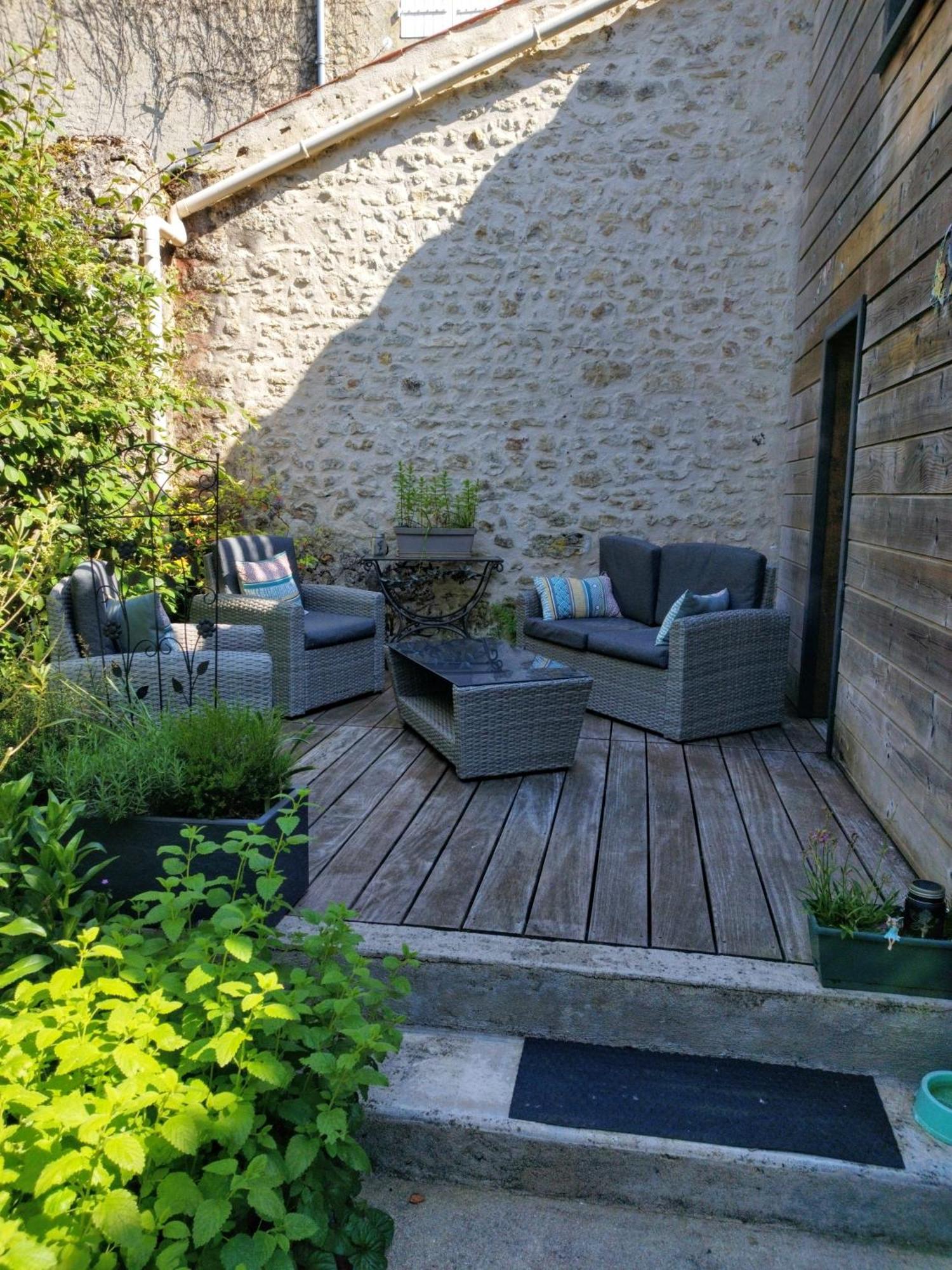 Bed and Breakfast La Loge Des Fees Latille Экстерьер фото