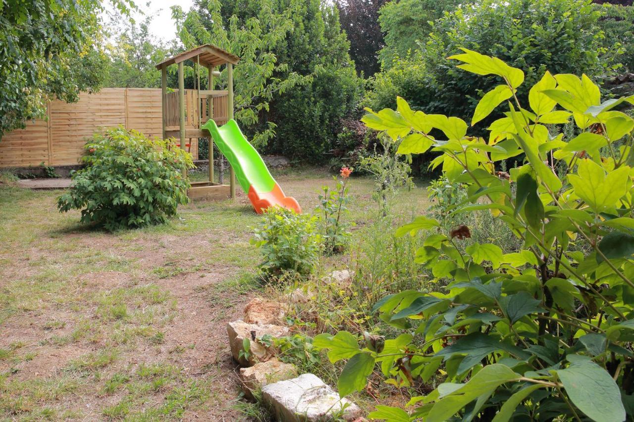 Bed and Breakfast La Loge Des Fees Latille Экстерьер фото