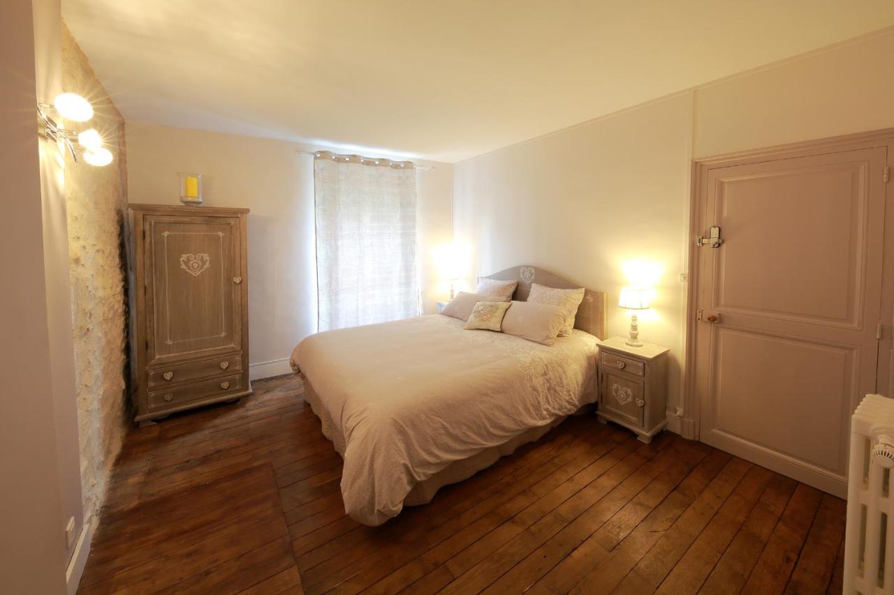 Bed and Breakfast La Loge Des Fees Latille Экстерьер фото