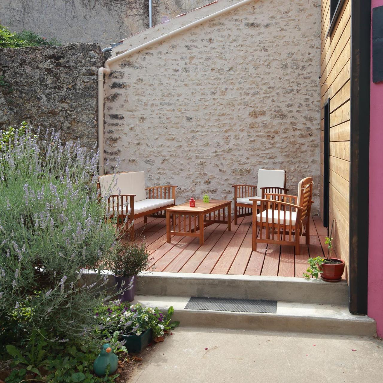 Bed and Breakfast La Loge Des Fees Latille Экстерьер фото
