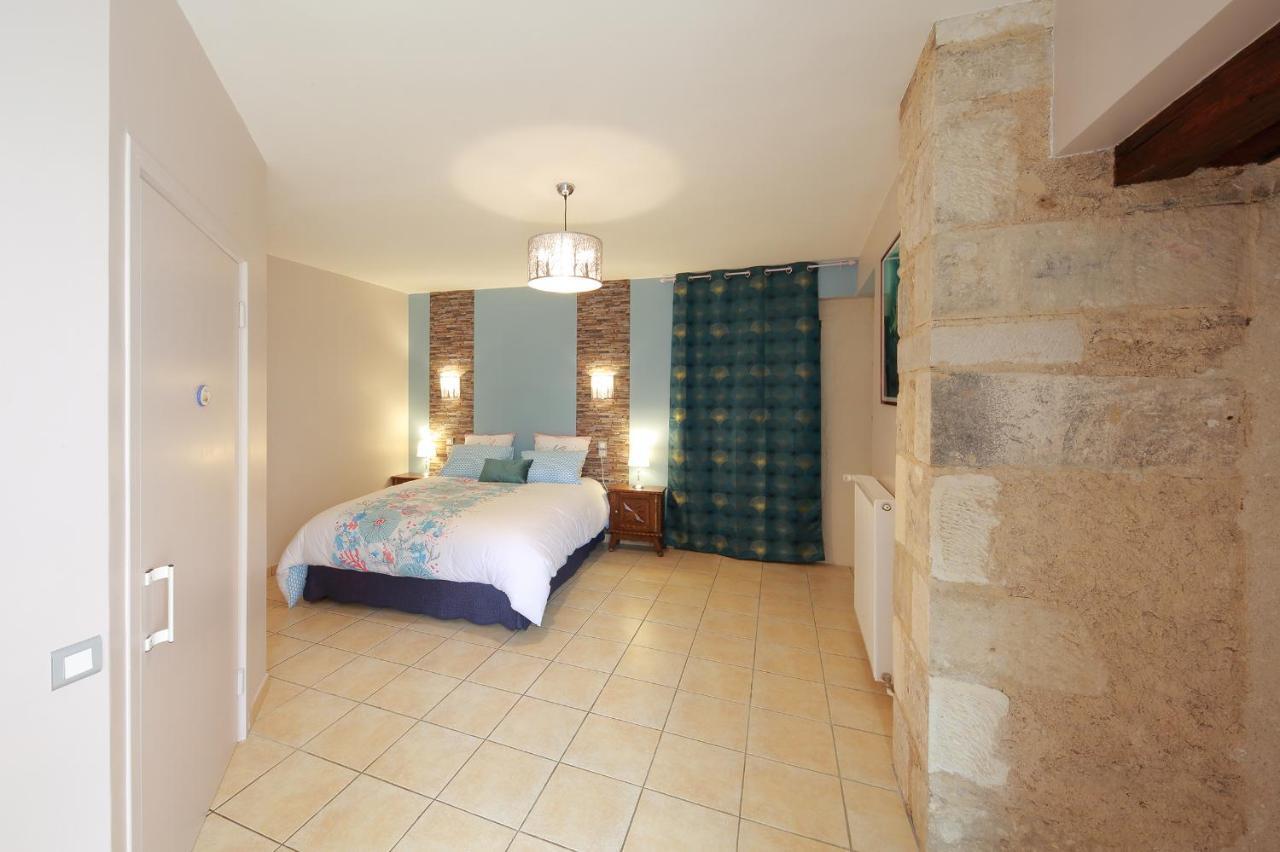 Bed and Breakfast La Loge Des Fees Latille Экстерьер фото
