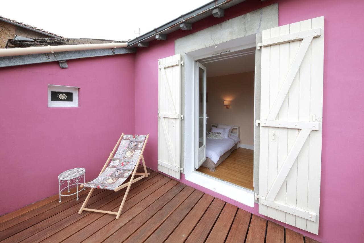 Bed and Breakfast La Loge Des Fees Latille Экстерьер фото