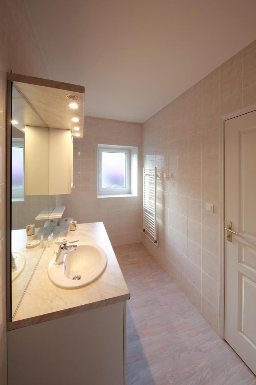 Bed and Breakfast La Loge Des Fees Latille Экстерьер фото